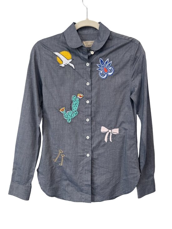 MAISON KITSUNE Tops - Maison Kitsune Baby Collar Shirt Size EU 34 Chambray Embroidered Patches NEW